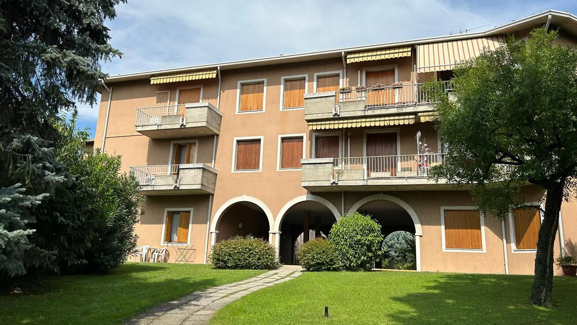 Апартаменты Gold Garda Desenzano Дезенцано-дель-Гарда Италия